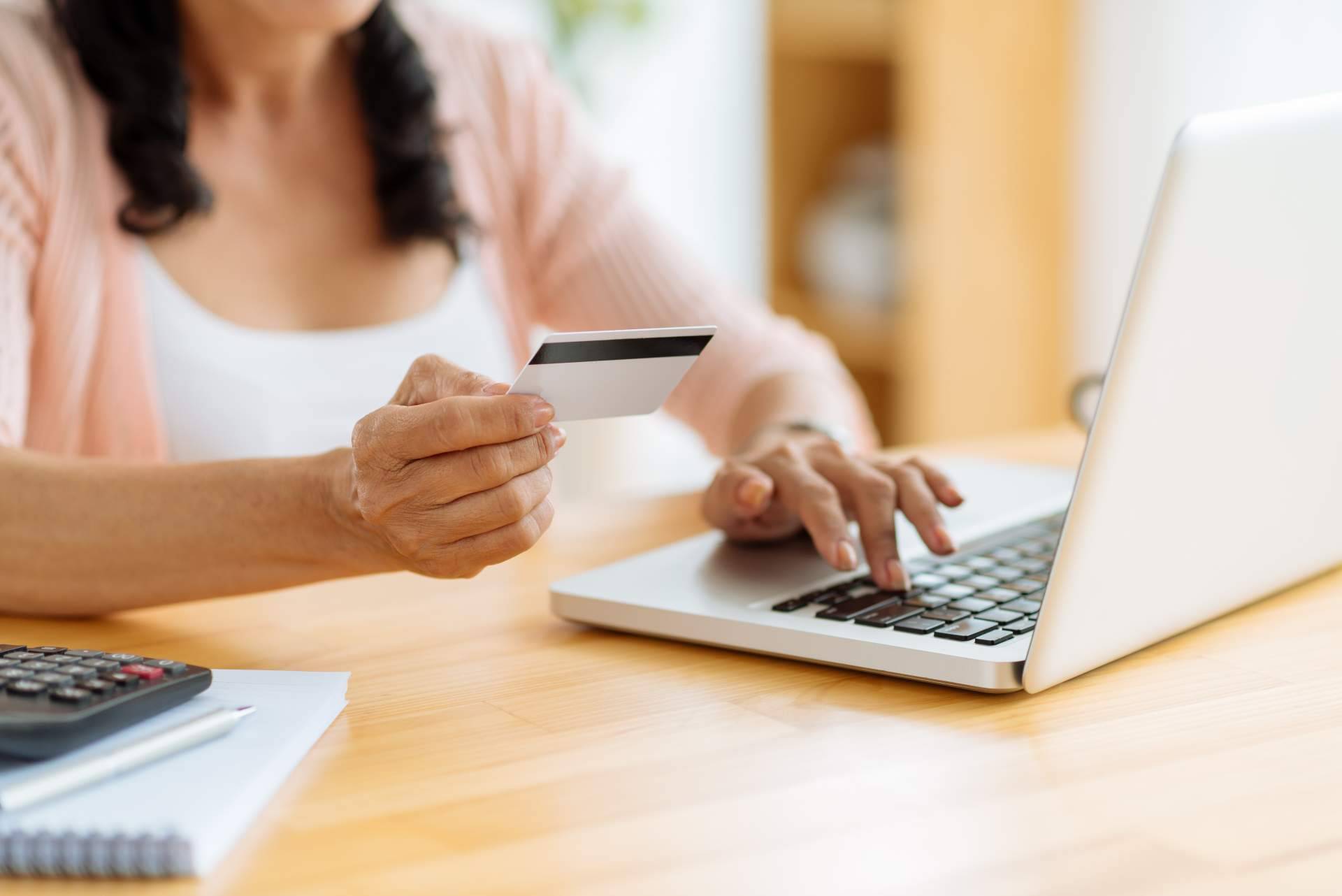 A de Ahorro, el centro comercial online con descuentos en las primeras marcas
