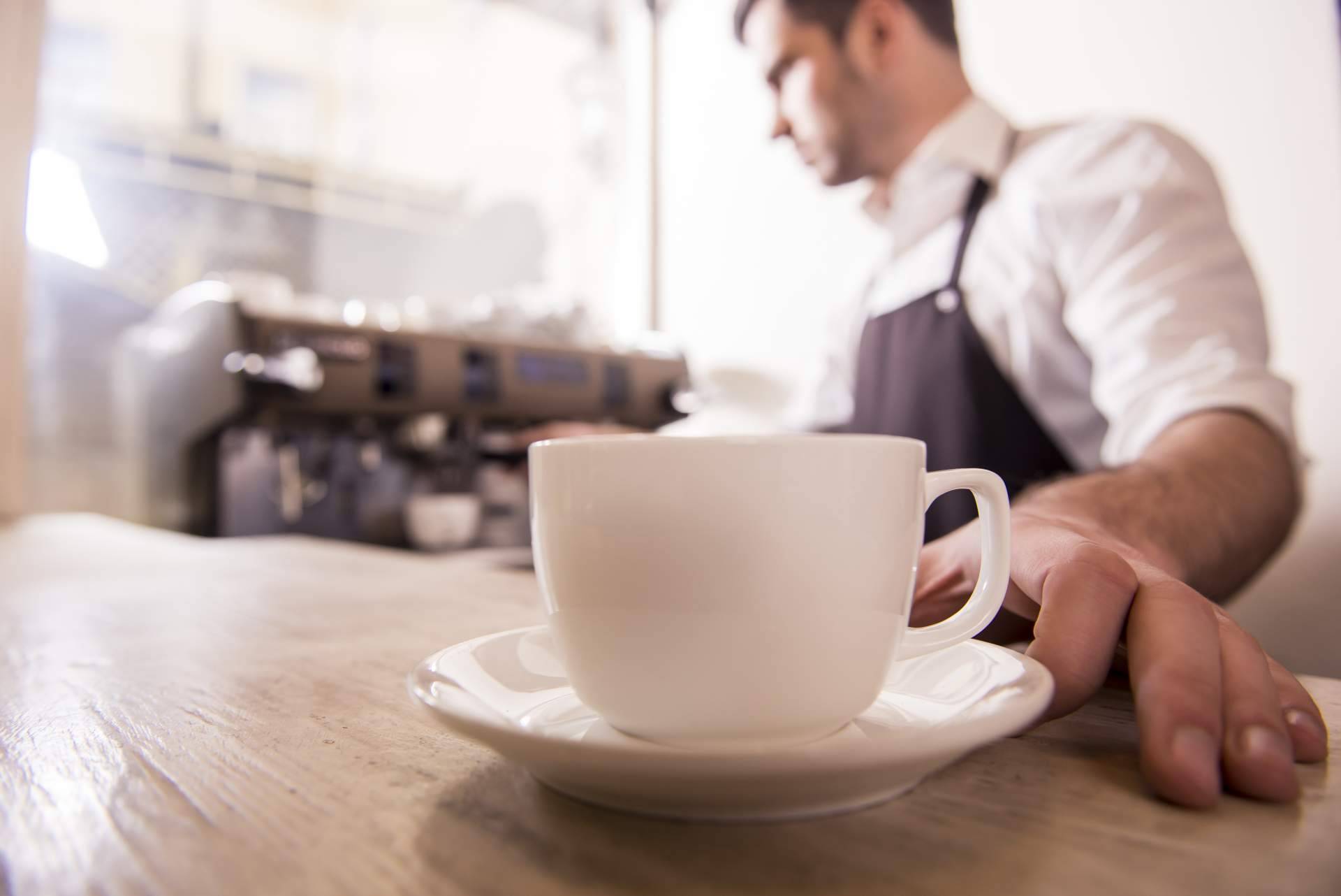 Encontrar una cafetería de barrio de toda la vida en Madrid es posible con Cafetería Las Palmeras