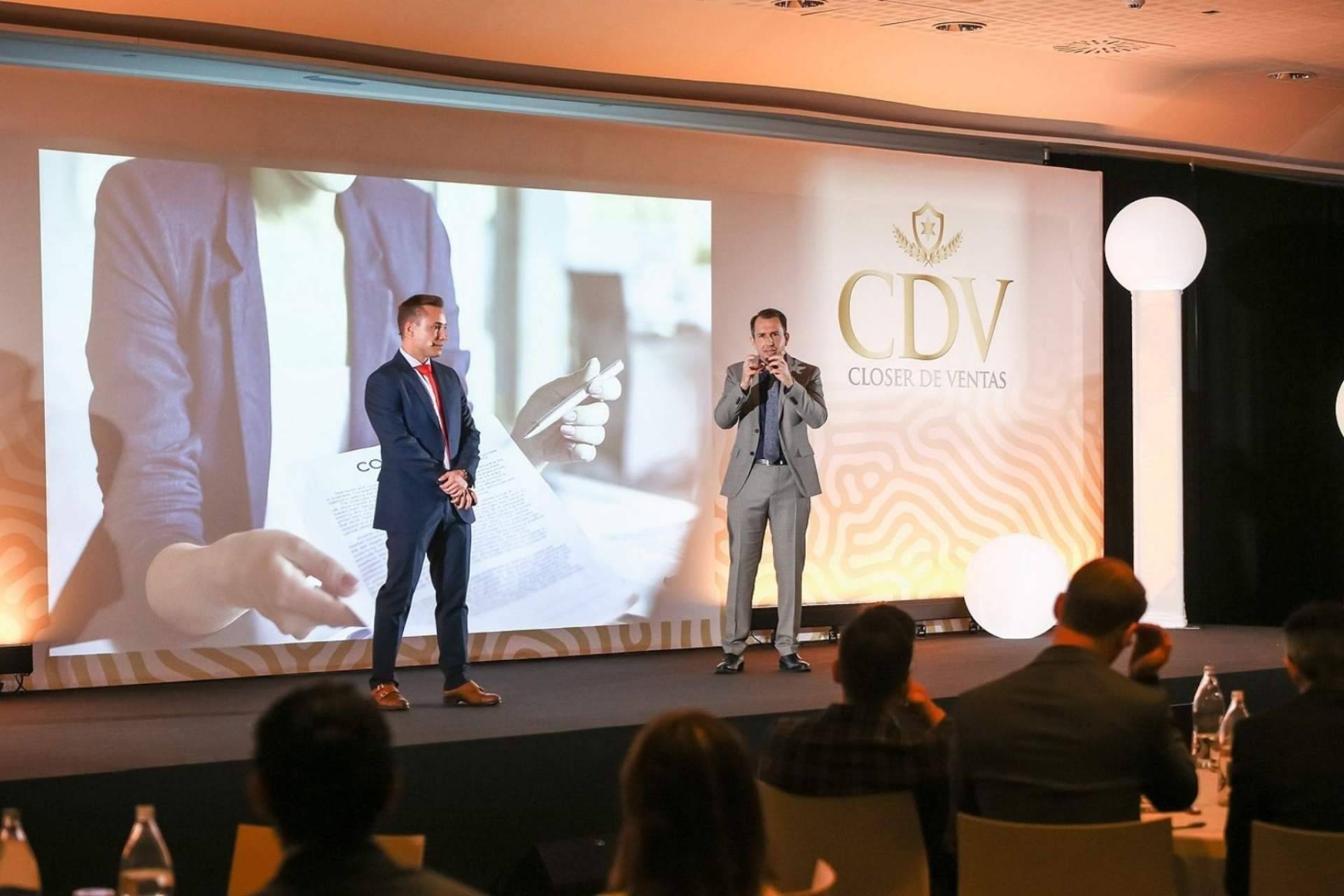 Convertirse en closer de ventas de la mano de los expertos Alfonso y Christian, fundadores de la escuela de preparación A&C