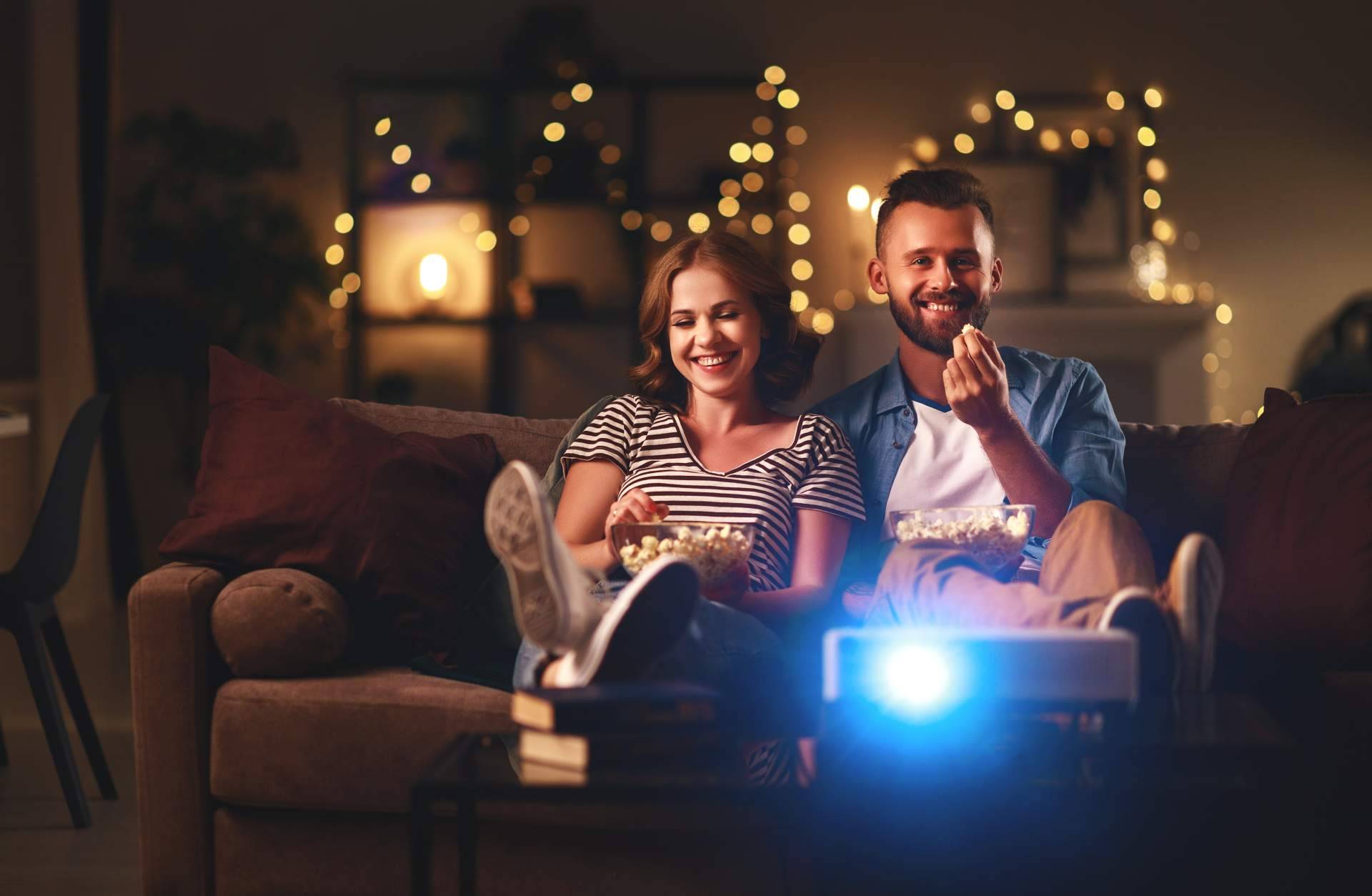 ¿Cómo montar un cine en casa?, con Proyector Pro