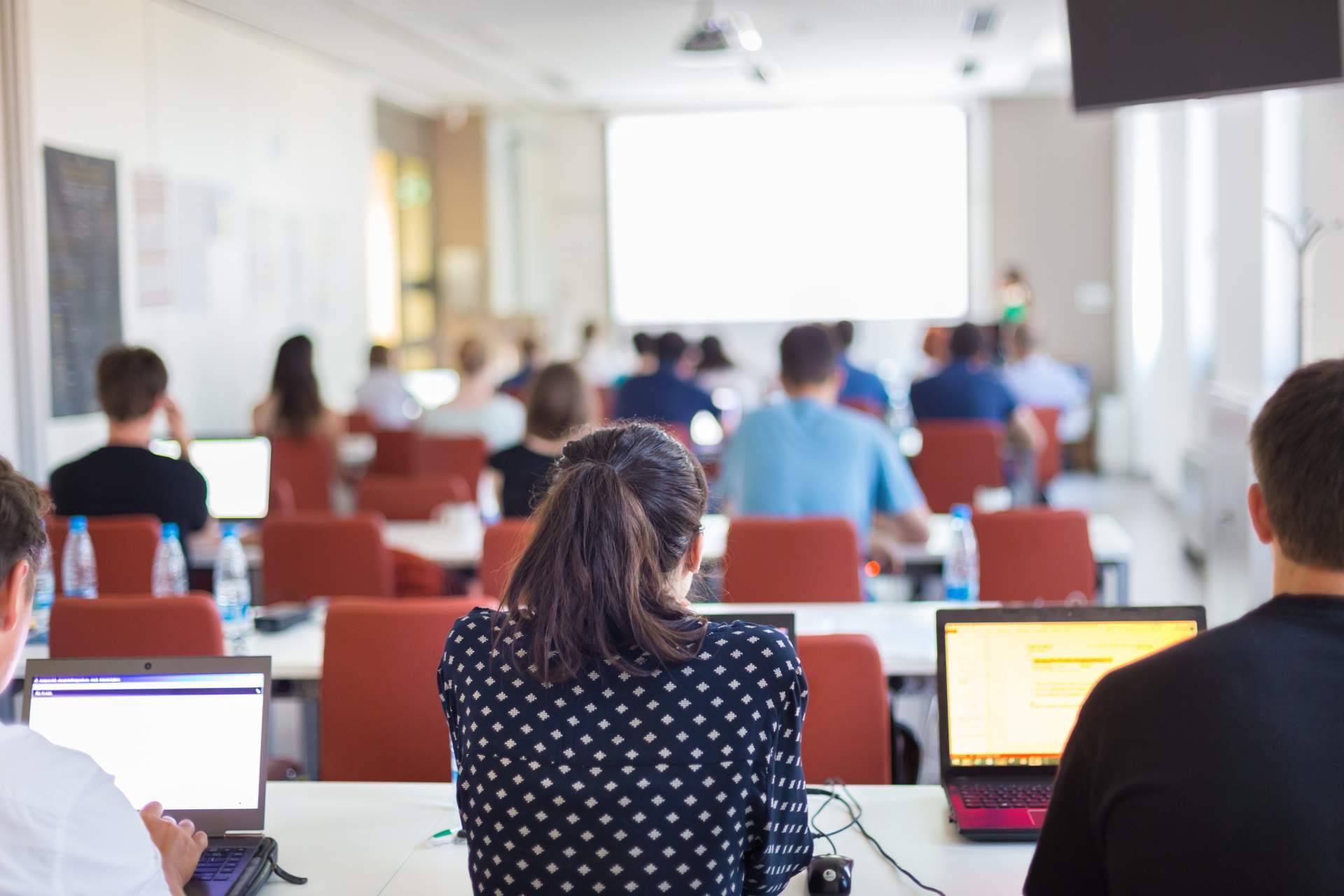 Preparar las oposiciones de Educación Primaria en Academia Iris, centro de referencia en Logroño y líder en el sector