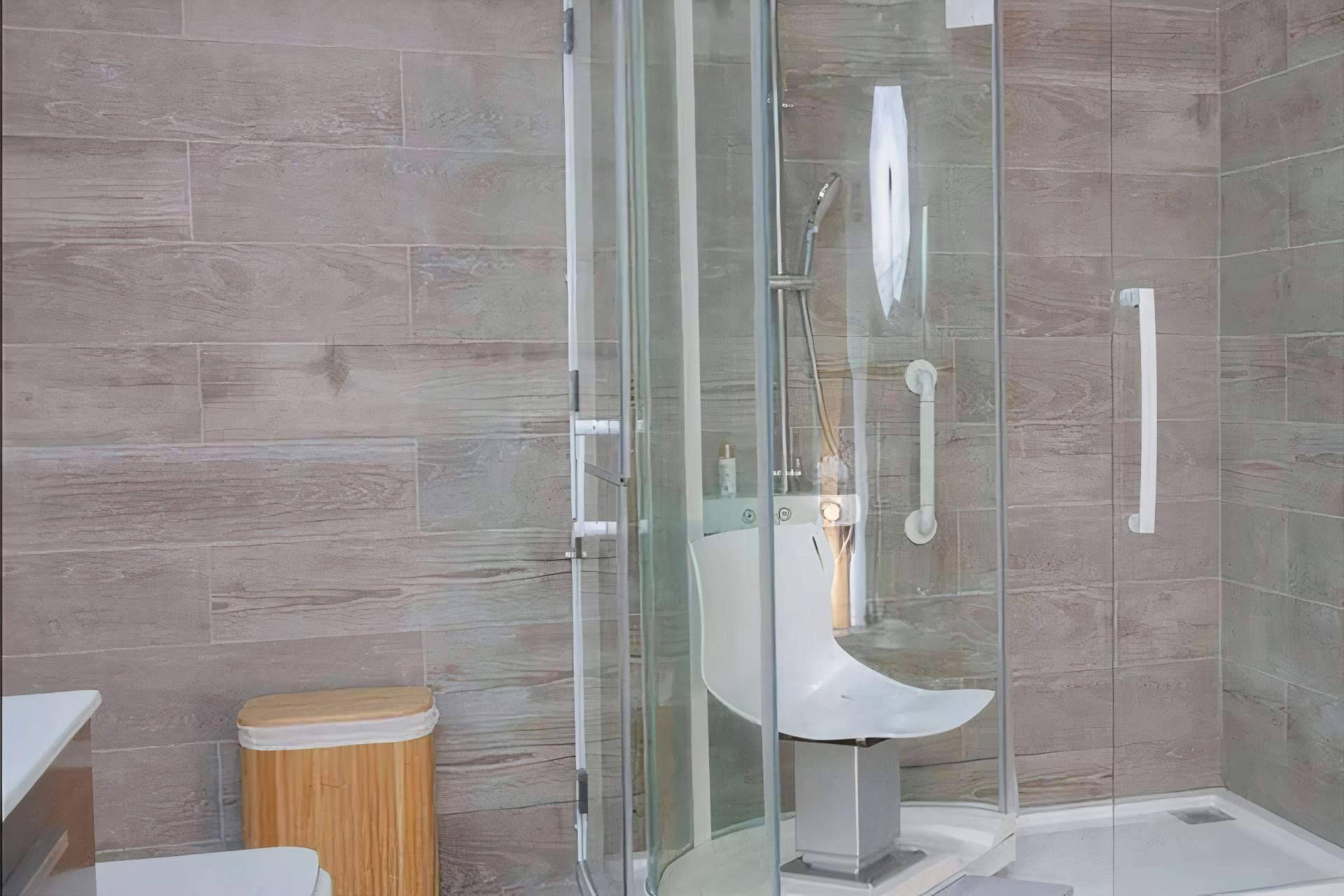 Excelshower, la empresa que diseña e instala duchas para personas con movilidad reducida