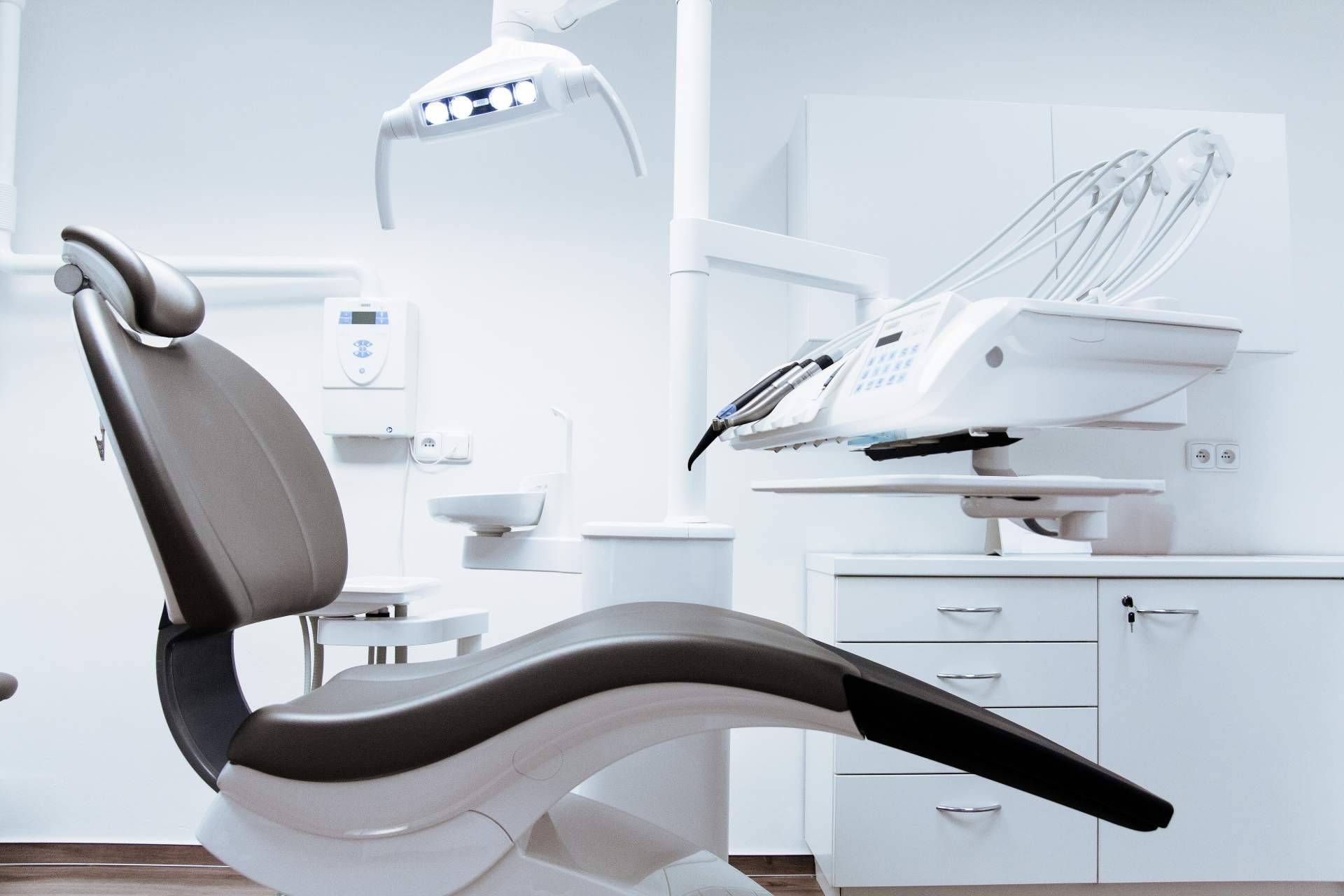 Star-Dent ofrece una amplia gama de productos dentales para el sector odontológico