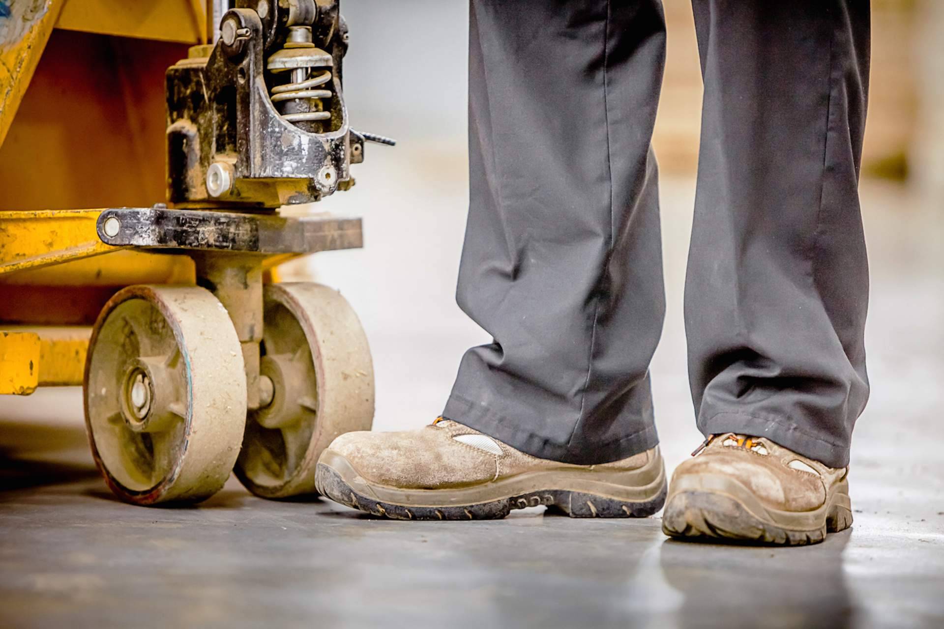 Zapatos de seguridad de calidad con Suministros Tomás Beltrán