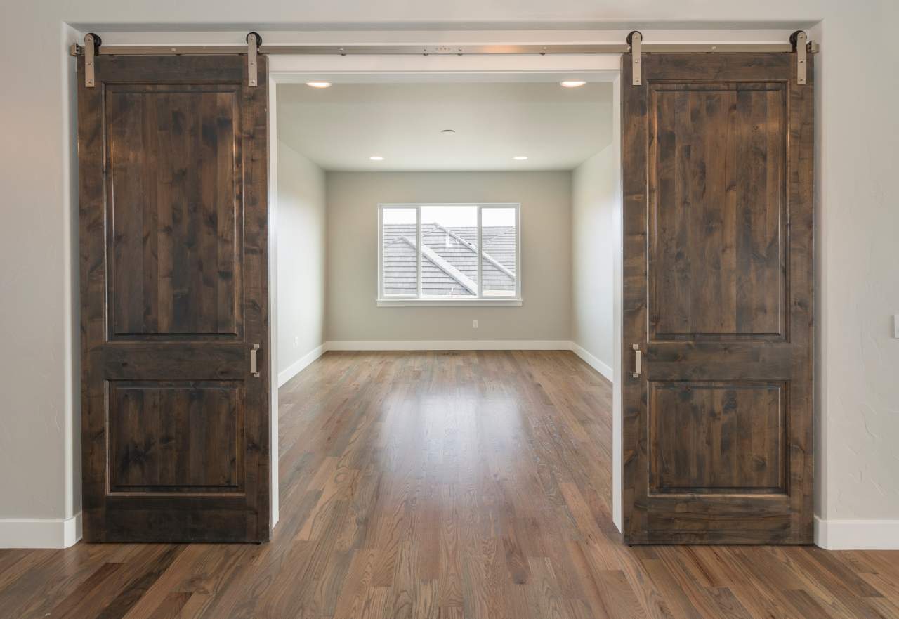 ¿Qué características aportan las puertas rústicas de interior de LosmaStudio?