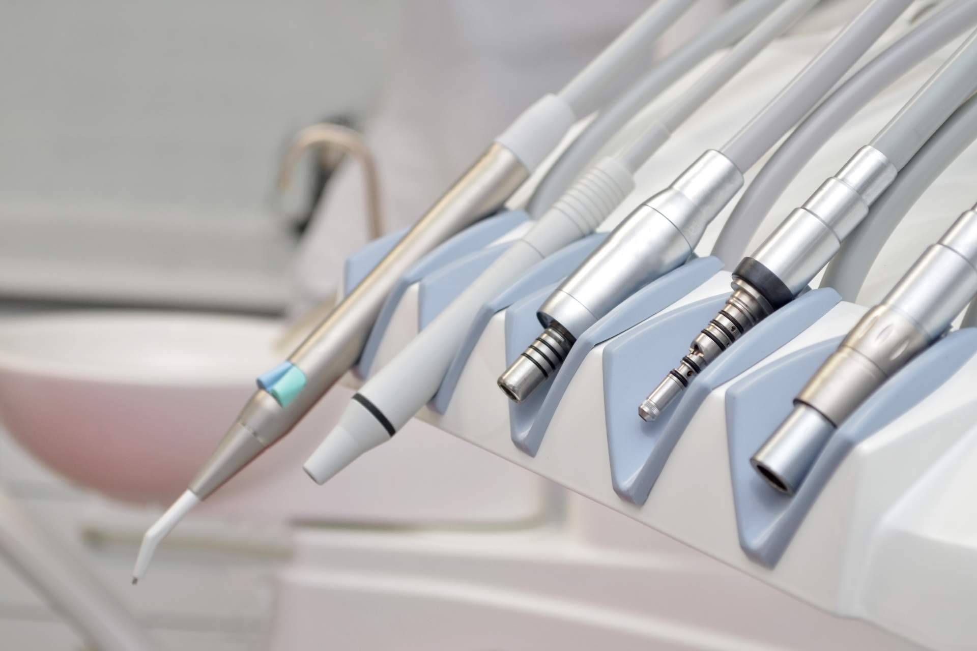 Precisión Médica Dental ofrece los MK-dent kits con turbinas dentales, ideales para estudiantes de odontología