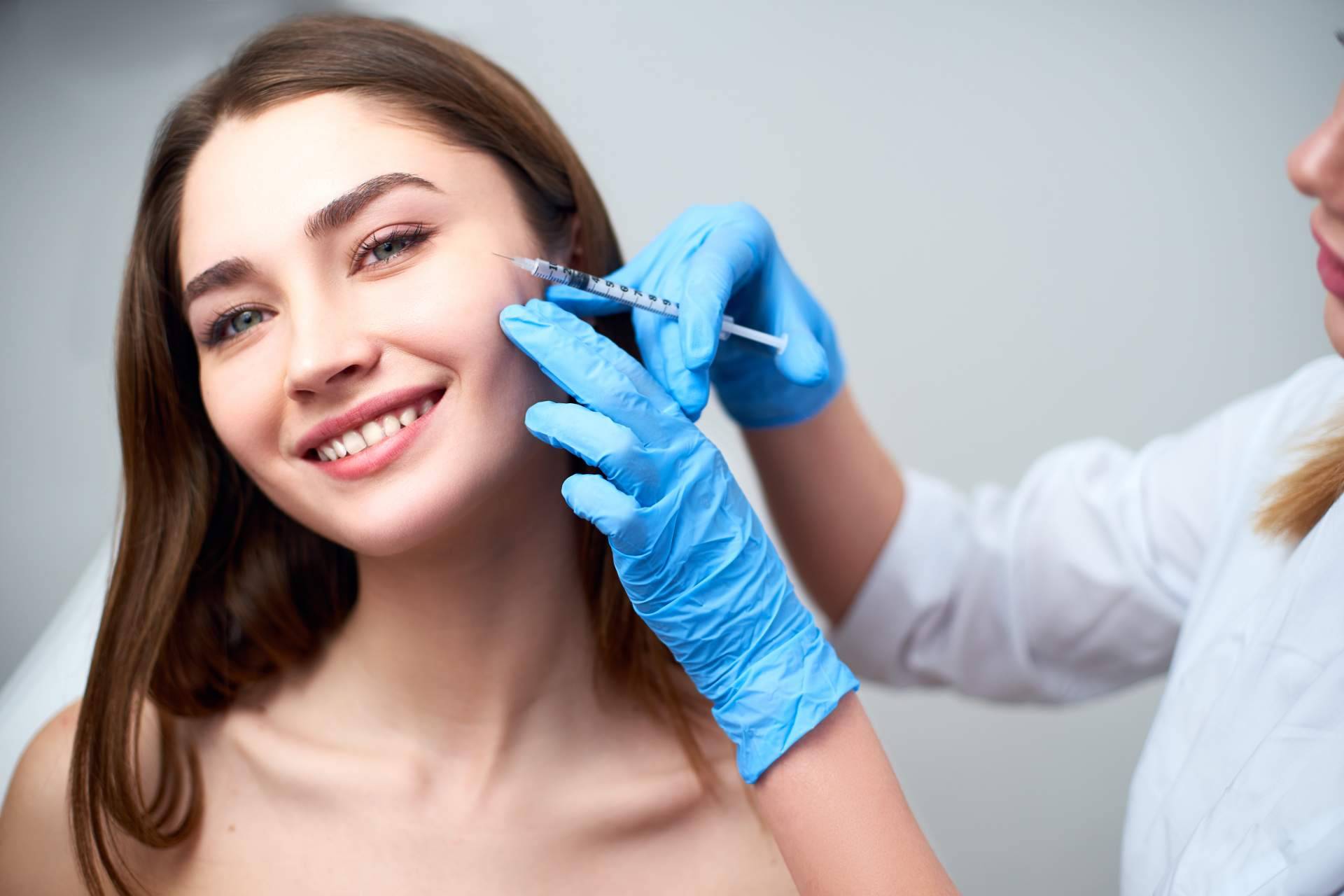 Eliminación de bolsas de los ojos con ácido hialurónico en ABB Medicina Estética